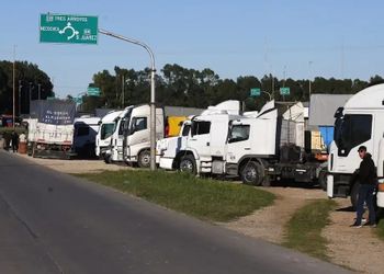 Se normaliza el transporte de granos tras el conflicto, pero un puerto sigue bloqueado y preocupa al sector exportador