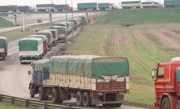 Paro de transportistas: denuncian "secuestros" de camioneros y apuntan contra la pasividad de Berni