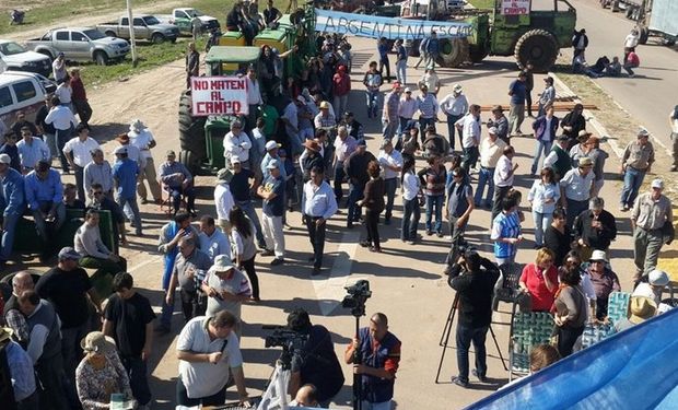 Corte de productores en Las Breñas, sobre la ruta 9, en el Chaco. Foto: Sociedad Rural.