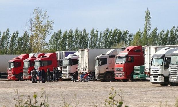 Conflicto gremial en el Alto Valle paraliza los embarques de fruta