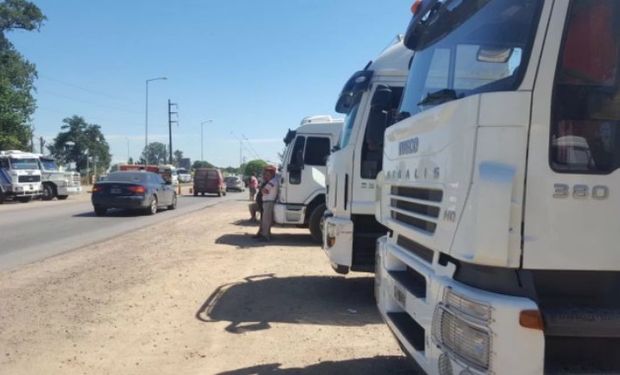 El ministerio que encabeza Guillermo Dietrich comunicó un ajuste del 12%, que no conformó a los transportistas autoconvocados.