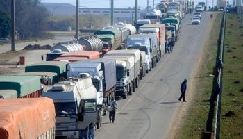 Transportistas de granos alertan sobre un paro nacional