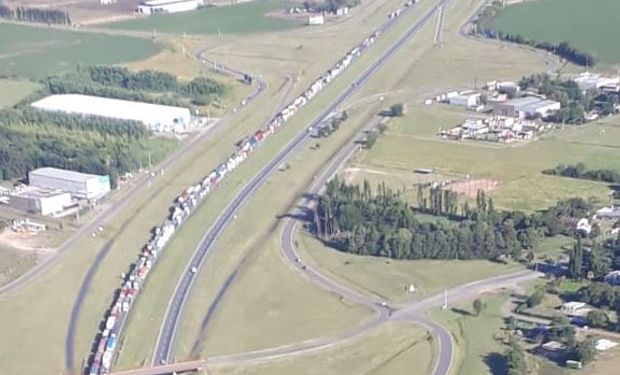 Transportistas cortan la ruta 9 en medio del paro por tiempo indeterminado