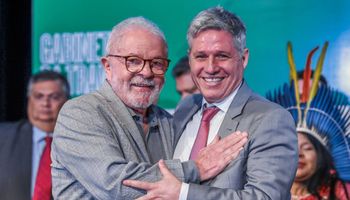 Teixeira promete a Lula uma “prateleira de terras” para reforma agrária