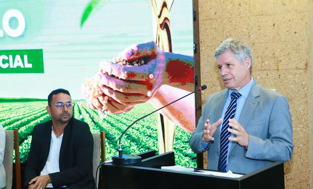 Ministro Paulo Teixeira fala em diversificar os produtos que podem ser usados para a obtenção de biodiesel. (Foto - Divulgação)
