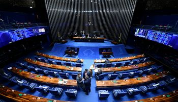 Senado aprova PEC da Transição com R$ 145 bilhões fora do teto de gastos