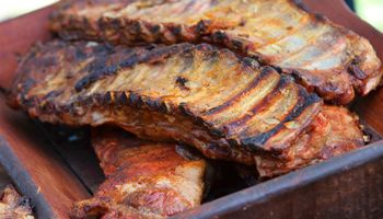 El asado ronda los $18.000 frente a un pechito de cerdo a $6.700 y el consumo de carne porcina alcanzó un récord histórico en Argentina