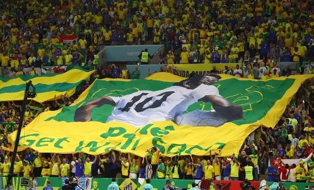 Dezenas de homenagens ao Rei do Futebol foram realizadas no Qatar, sede da Copa do Mundo 2022, desde que Pelé foi internado. (foto: divulgação)