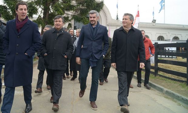 El ministro de Agroindustria, Luis Miguel Etchevehere, junto a Marcos Peña recorrieron diferentes pabellones y dialogaron con quienes estaban visitando la feria.