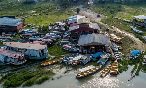 De acordo com a Defesa Civil do Amazonas, todos os 62 municípios do estado permanecem em situação de emergência. (Rafa Neddermeyer/Ag. Brasil)
)