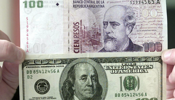 Baja el dólar y la tasa en medio de la escalada en la incertidumbre global