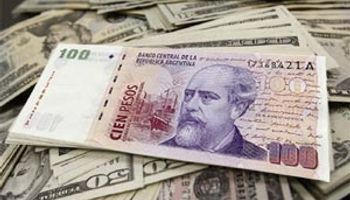 El dólar oficial le ganó a la inflación y cierra con un alza del 32,5% en el año