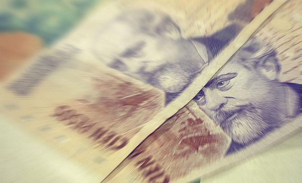 Argentina se arriesga a mayor inflación al acelerar la devaluación