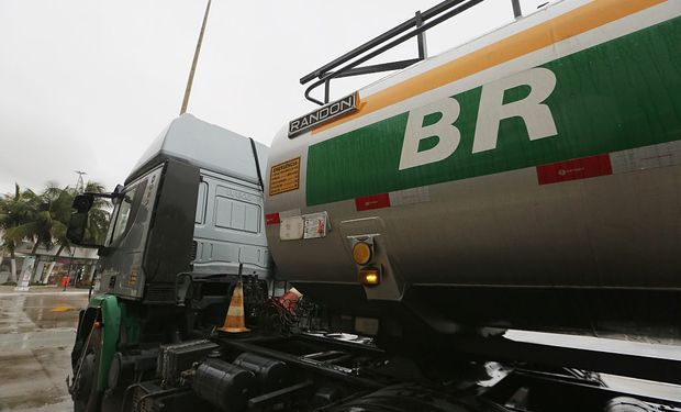 Governo brasileiro diz "estar atento" a risco de faltar diesel