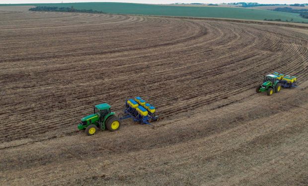 Economia brasileira avança apenas 0,1% no trimestre; agro lidera alta anual do PIB