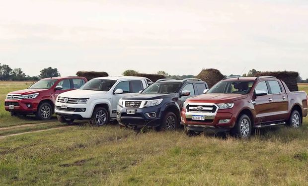 La Amarok volvió a superar a la Hilux en patentamientos: ranking de pick ups y repunte en la venta de vehículos