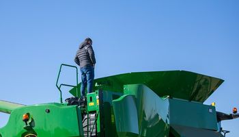 La venta de tractores y cosechadoras se mantiene lejos del histórico 2017: el año pintaba para récord pero apareció "Pie Grande"