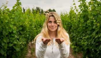 Transformó la finca familiar con el cultivo del momento y ya tiene 400 plantas: "El campo te enseña a ceder, a aceptar y también a trabajar todos los días"