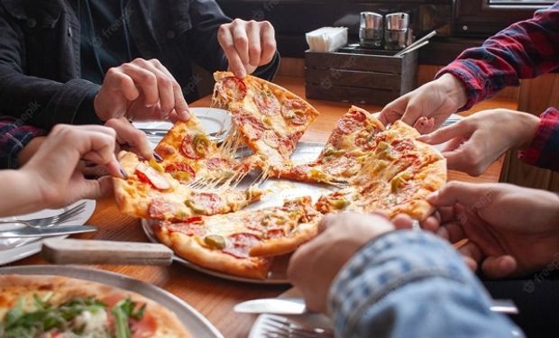De $580 a $3400: comer una pizza con amigos cuesta seis veces más que en 2017
