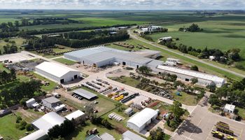 Tras un intento de los 2000, John Deere vuelve a fabricar sembradoras en Argentina: así es la máquina que se adaptó para el agro local