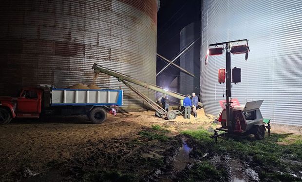 Operario cayó en un silo de soja y hace tres días que trabajan para hallar el cuerpo