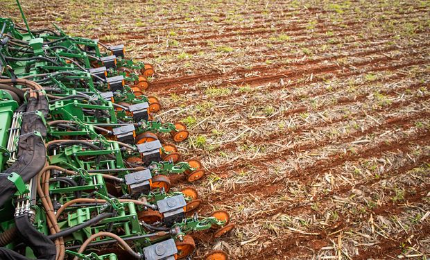 Início de novembro deve ser o período ideal para o plantio da soja, após umidade do solo melhorar. (Foto - Wenderson Araujo/Trilux).