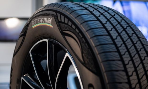 A fórmula do pneu conta com 17 ingredientes e tem vida útil de até 500 mil quilômetros, muito acima dos 60 mil quilômetros de vida útil dos tradicionais.