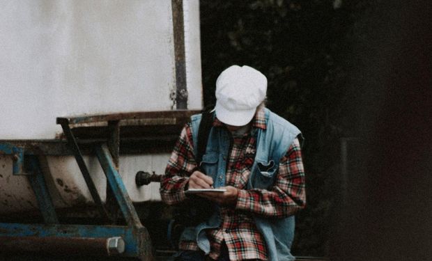Tiene 20 años, creció entre papas y armó una plataforma para que los productores dejen de vender “de palabra y por teléfono”