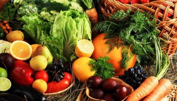 Brasileiro consome menos do recomendado de frutas, legumes e verduras e setor prepara estratégia nacional
