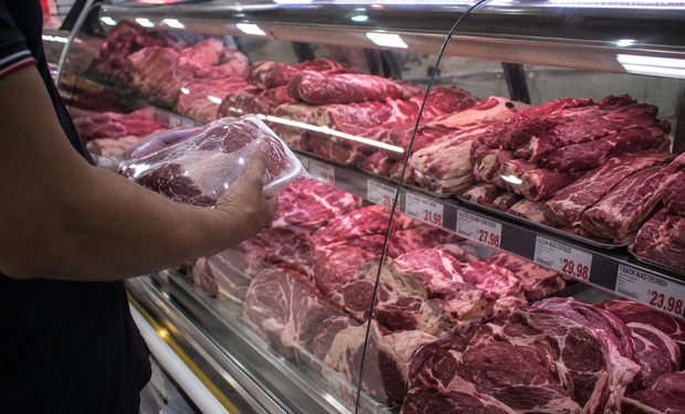 Medida busca ampliar o abastecimento interno após redução de cerca de 30% do rebanho bovino do país