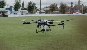 Lanzan la primera escuela de pilotos de drones agrícolas: ¿Se pueden generar más de US$ 60.000 al año?