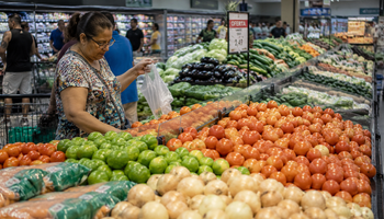 Prévia da inflação fica em 0,06% em julho, puxada pela queda dos alimentos