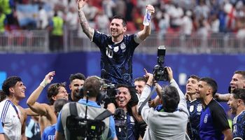 Que horas é a final Argentina x Espanha?