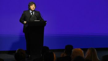 Elecciones, el fantasma de una devaluación y qué pasó históricamente: "La corrida hacia el dólar en la previa electoral es casi un clásico"