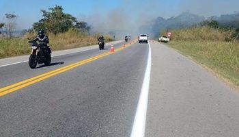 O que fazer ao encontrar fumaça na rodovia durante uma queimada