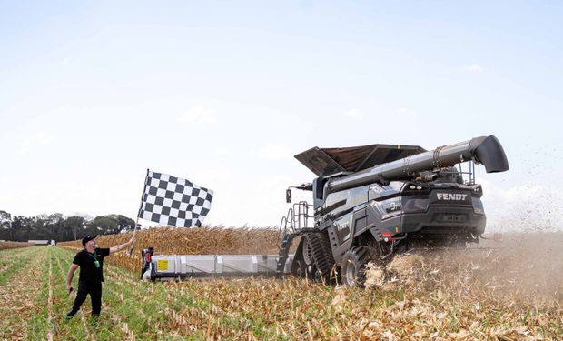 La máquina, una Fendt IDEAL 9T, llegó a procesar alrededor de 108 toneladas por hora;  “Este resultado permite mostrar a los productores argentinos, con datos concretos y en condiciones reales de trabajo, hasta dónde puede llegar nuestra tecnología”, destacan