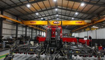 Para el campo: duplican producción hasta las 120 máquinas al año y contratan especialistas de la industria automotriz para lograrlo