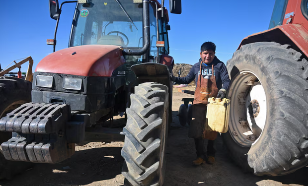 el tractor de Etson Machaca