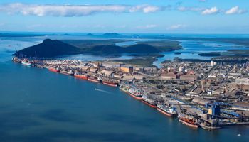 Sem concorrentes, FTS vence leilão por terminal do Porto de Paranaguá 