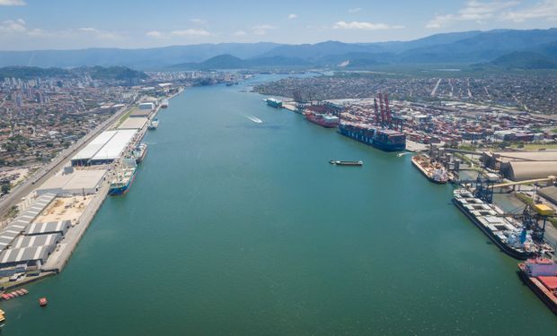 Movimentação de contêineres do Porto de Santos também chegou à sua marca recorde de 5 milhões de TEU/ano. (foto - divulgação Porto de Santos)