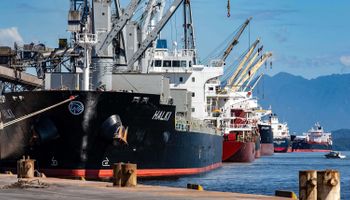 Portos do Paraná têm maior movimentação da história em maio