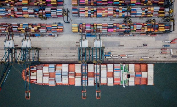 Exportadores correm para fugir do tarifaço dos EUA e Porto de Santos explode em embarques