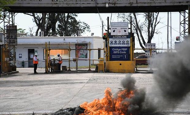 Protestas y disparos en el puerto de Rosario: el gremio reclama por salarios y despidos