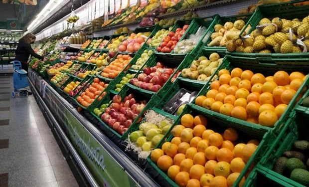 Precio de los alimentos: el consumidor en noviembre pagó casi $4 por cada $1 que recibió el productor