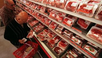 Acusan a los supermercados de remarcar hasta 50% el precio de la carne