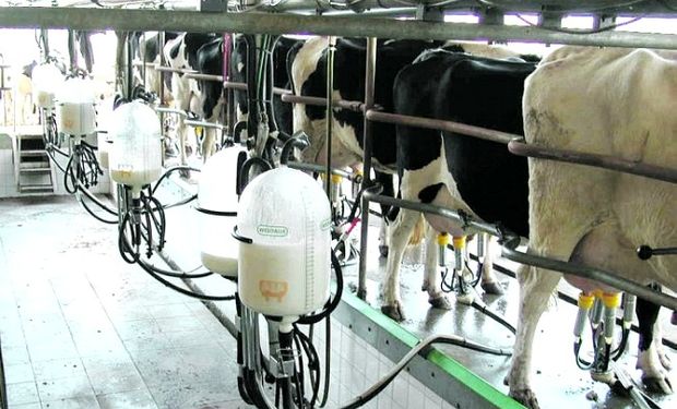 El objetivo es frenar el recorte anunciado por algunas empresas lácteas para llevar el precio de la materia prima a 3,10 pesos en la facturación correspondiente a enero.