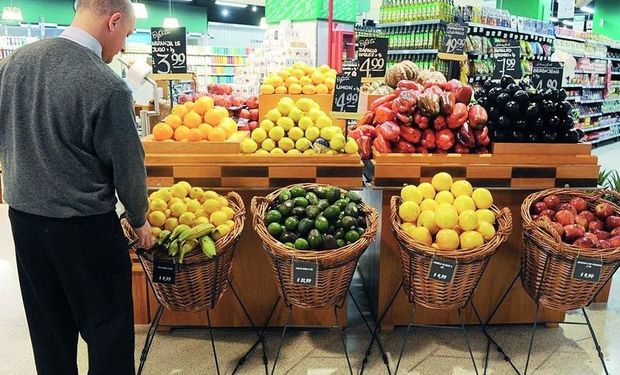 Distorsiones en la cadena. Mientras que el precio que reciben los productores de manzanas bajó un 27,3%, los consumidores terminaron pagando el 7,9% más en diciembre.