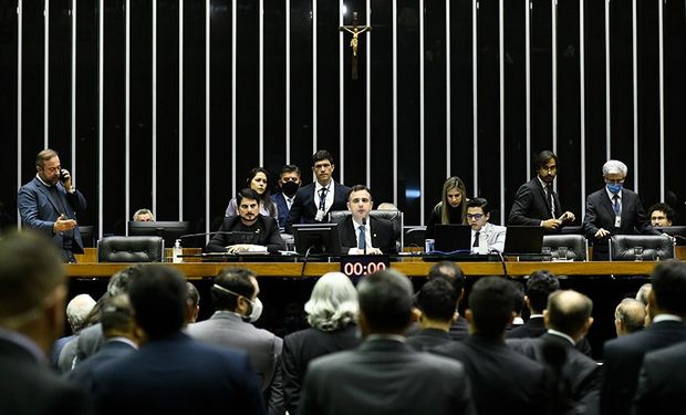 Deputados e senadores em sessão sobre a LDO 2023. Crédito: Agência Senado.