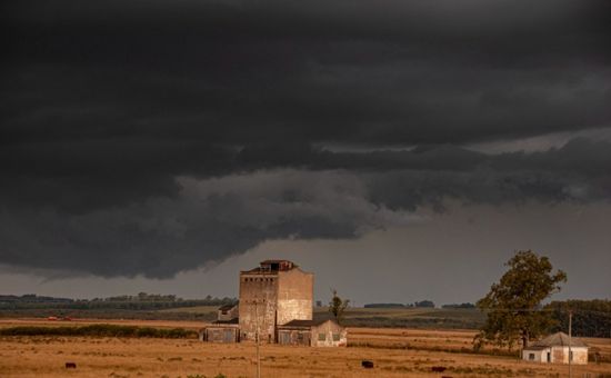 Previsão indica acumulados elevados no Norte e Sudeste, avanço do frio no centro-sul e risco de geada entre Rio Grande do Sul e Santa Catarina