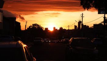 Chuvas de até 150 mm e calor perto de 40°C: Inmet alerta para semana de extremos no Brasil